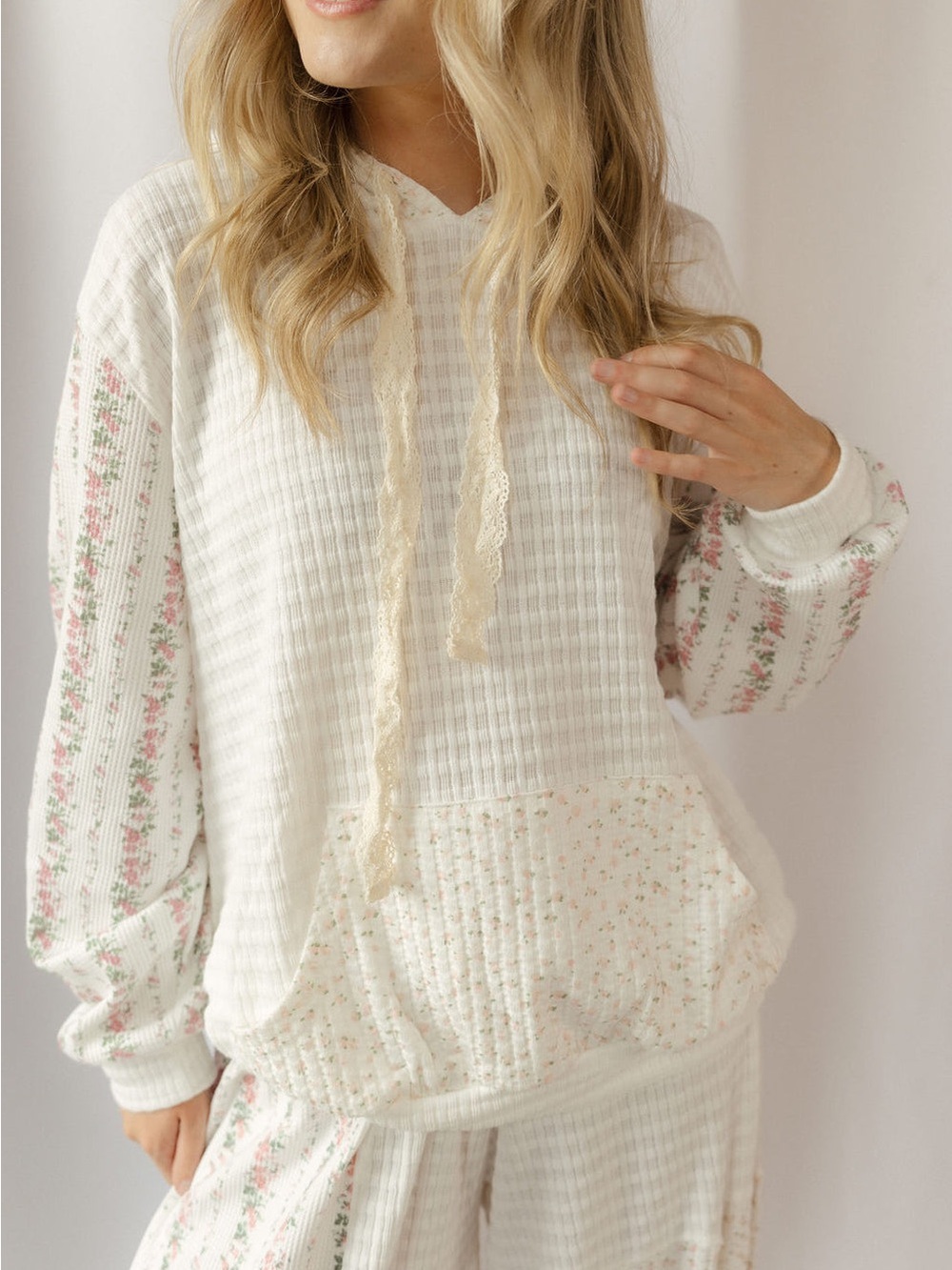 EUC🤍POL Floral Patchwork Top small White